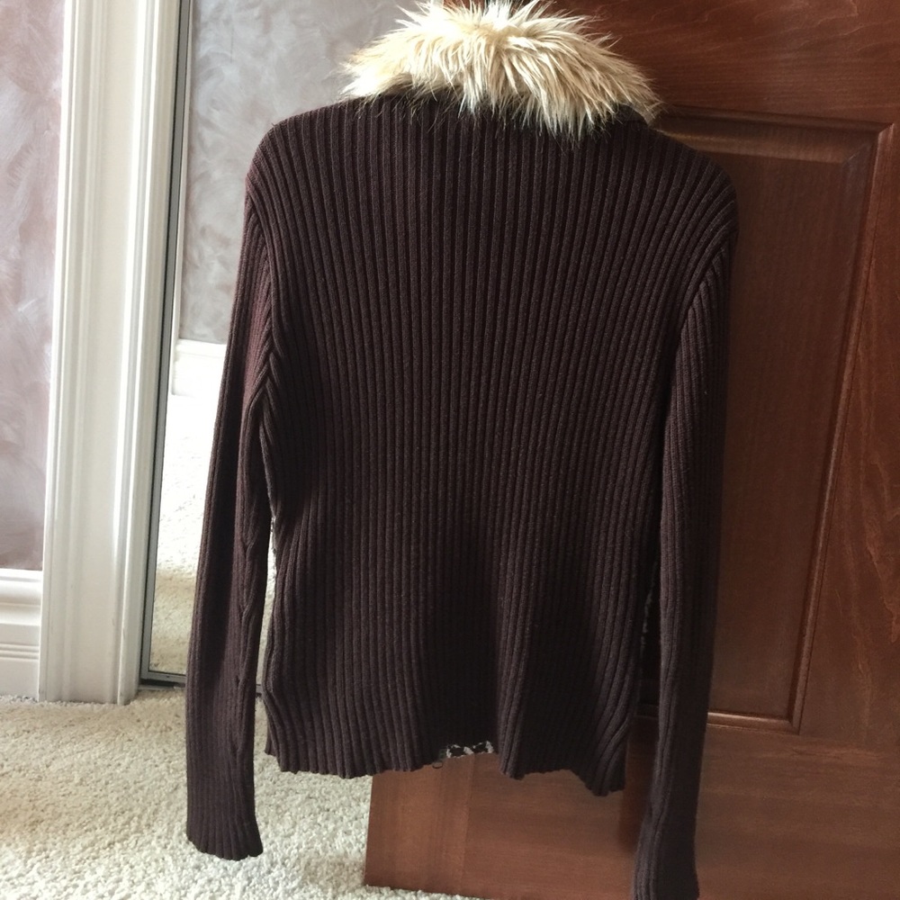 Sweaters - Picture 2 of 8