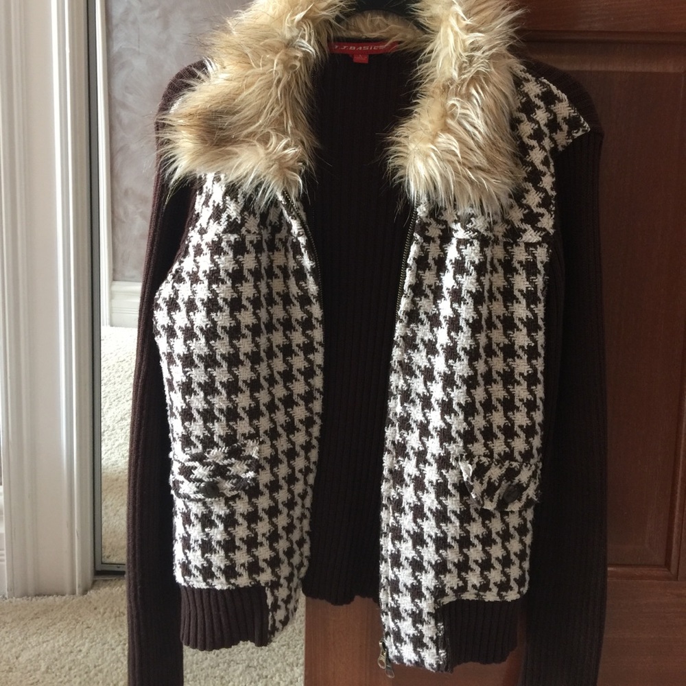 Sweaters - Picture 5 of 8