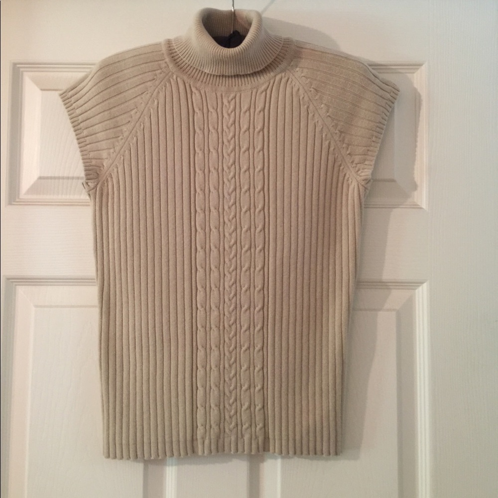 NWOT Jillian Nicole Sleeveless Turtleneck Shirt