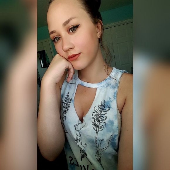 Meet your Posher, Leah - Picture 1 of 1