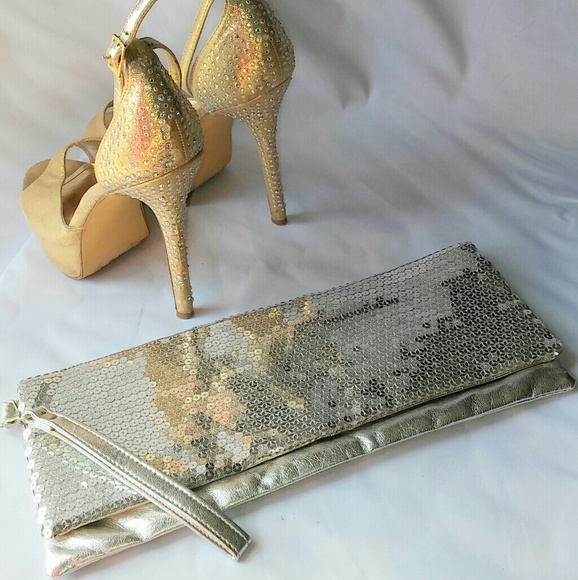 Silver Clutch - Picture 1 of 3