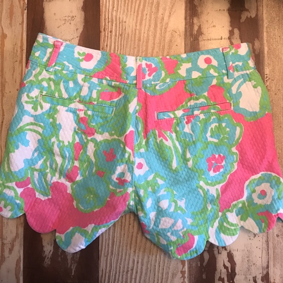 Lilly Pulitzer Buttercup Shorts. 5" inseam. - Picture 2 of 2