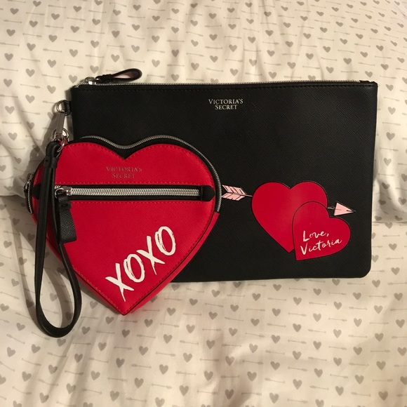 Victoria's Secret Handbags - ❤️Victoria’s Secret clutch❤️