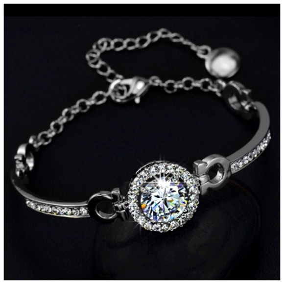Swarovski Crystals Silver Omega Solitaire Bracelet - Picture 4 of 6