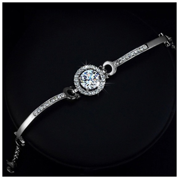 Swarovski Crystals Silver Omega Solitaire Bracelet - Picture 5 of 6