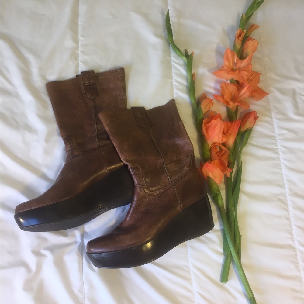 ♦️♦️SALE♦️♦️Leather Boots! ♦️1HR MOVING SALE ♦️