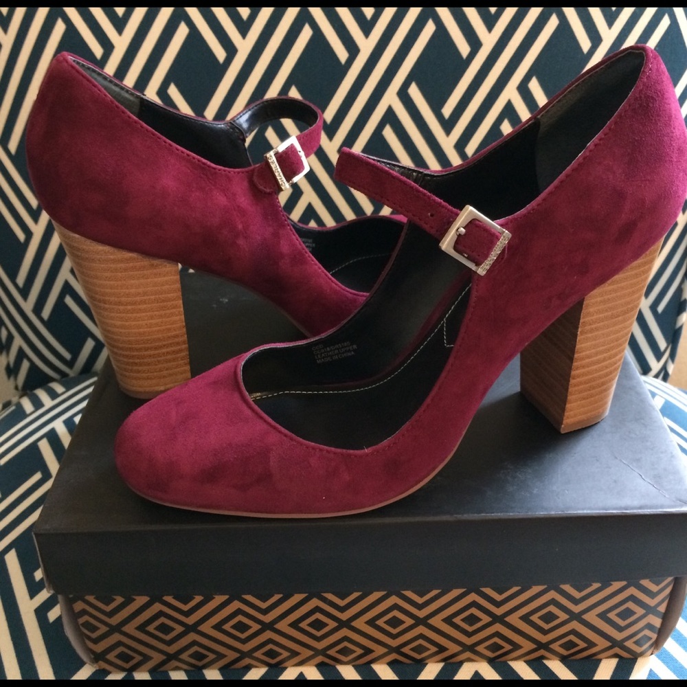 ❤️ Charles David Pumps NEW IN BOX!  Size 10