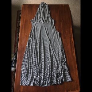 Striped sleeveless hooded black and white dress