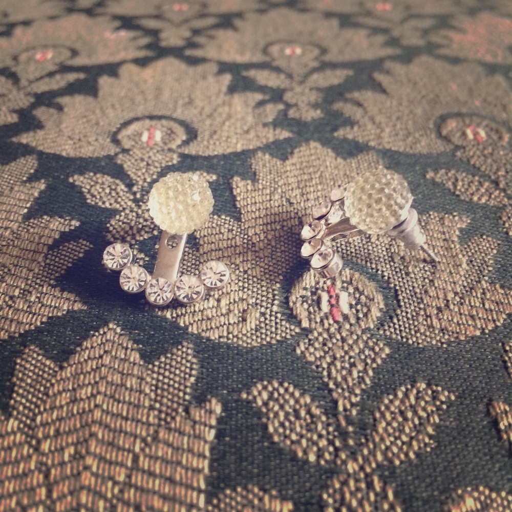 4 pcs Earring Set Studs🌸 and Lobe Add.