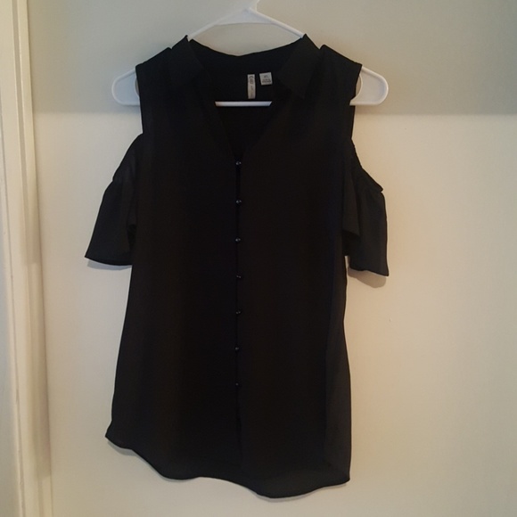 Brand new solid black cold shoulder blouse !!! - Picture 1 of 4