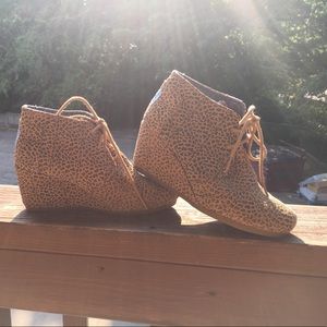 Toms cheetah wedges