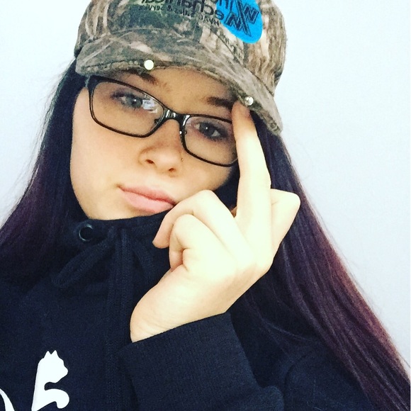 Meet your Posher, Ashlynn - Picture 1 of 1