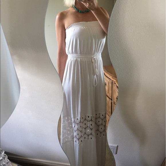 Calvin Klein Collection Dresses & Skirts - Calvin Klein Cotton & Eyelet Strapless Maxi Dress