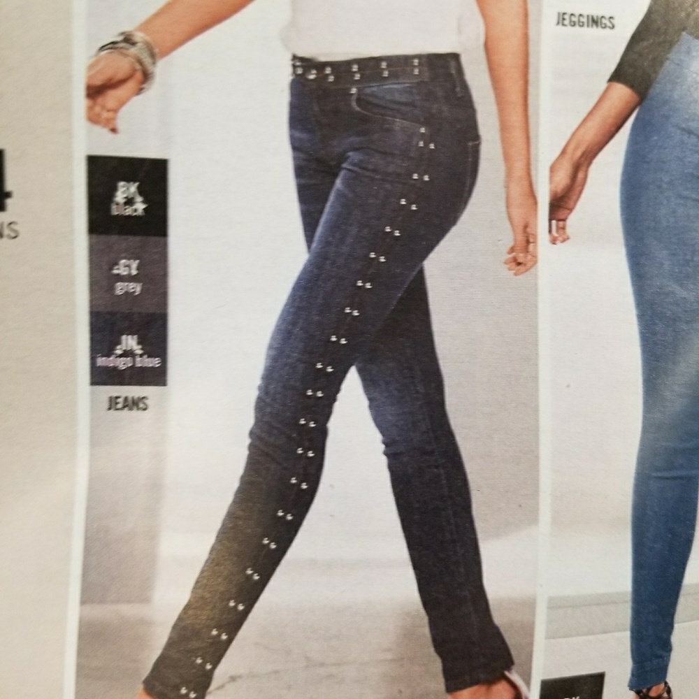 Jeans with studs