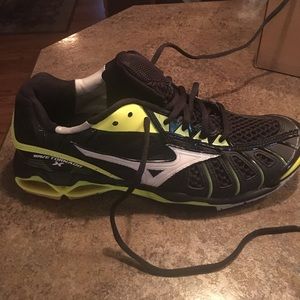 Brand new wave tornado volleyball shoes