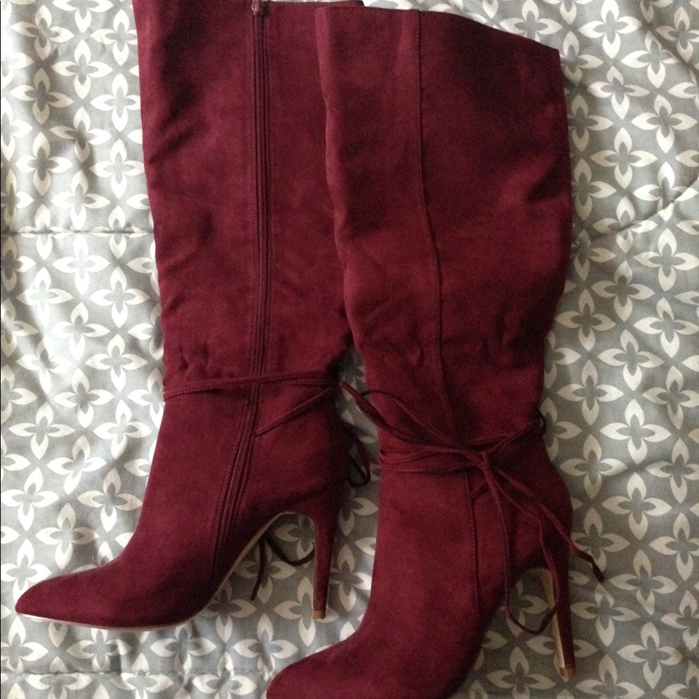 Shoe dazzle maroon knee length boots.