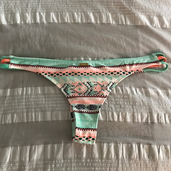 Tribal print bikini - Picture 2 of 2