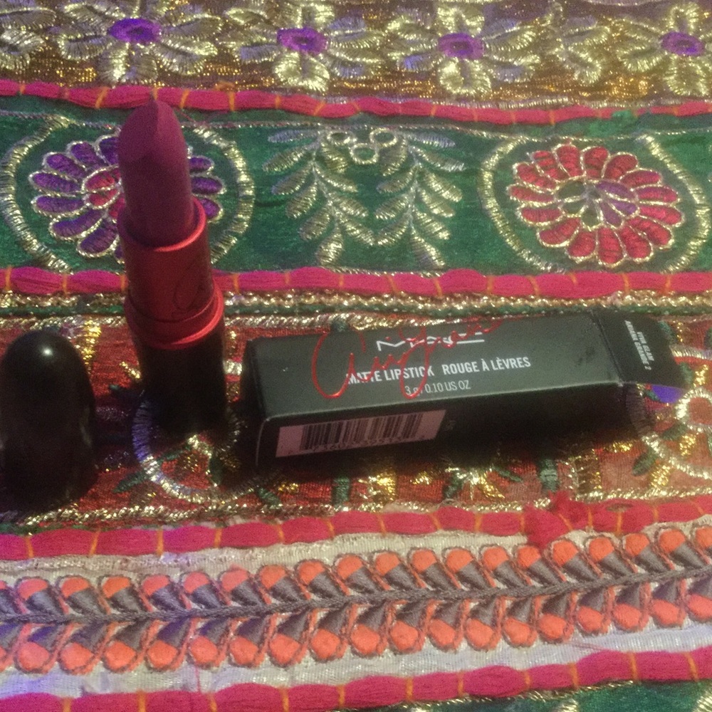 Mac Matte Lipstick Viva Glam Ariana Grande 2