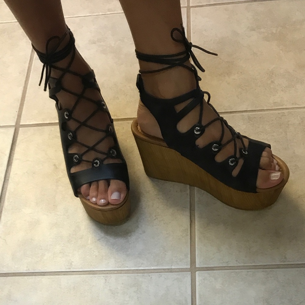 Steve Madden Lace Up Flatform
