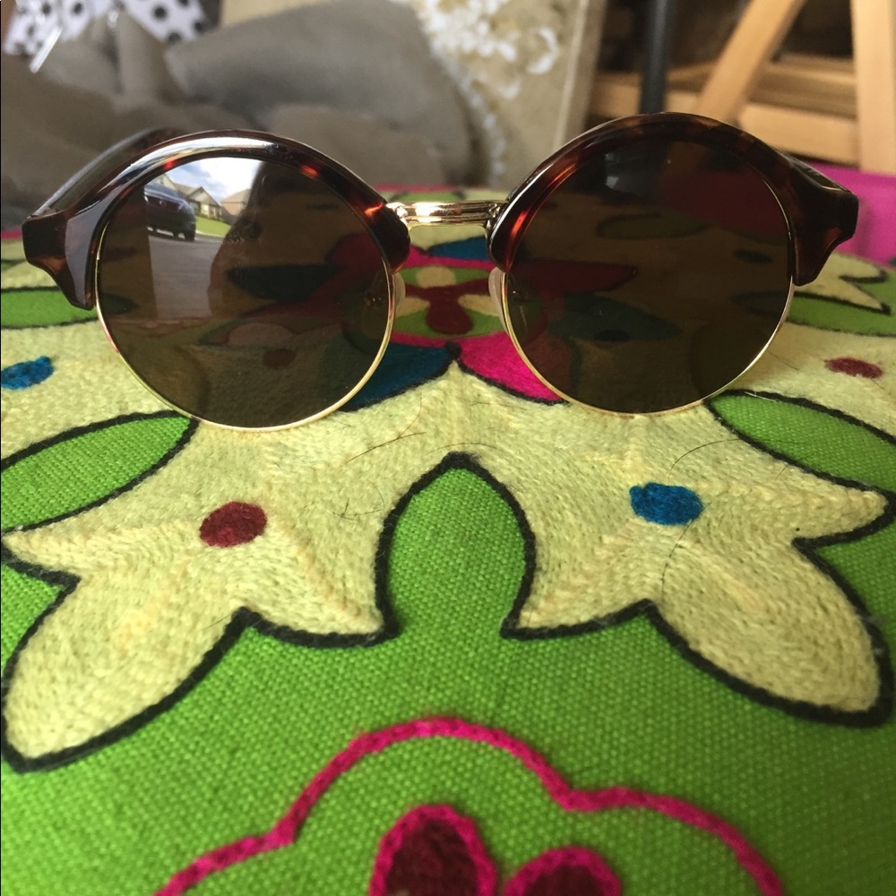 Round sunglasses
