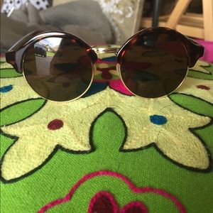 Round sunglasses