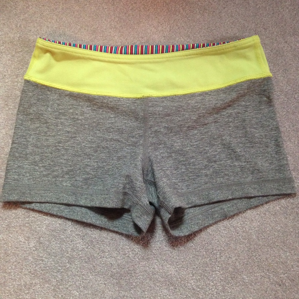 Adorable reversible Gray Ivivva shorts💕💙