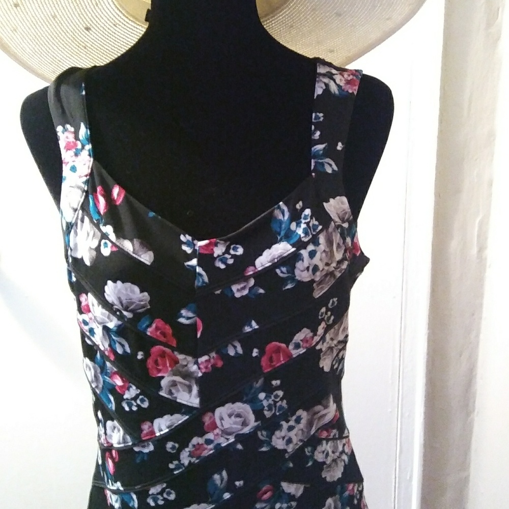 White House Black Market floral top