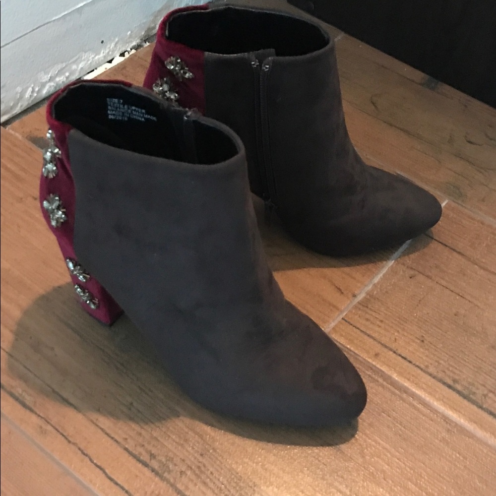 Ankle booties with velvet heel