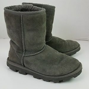 Uggs ugg essential short boots suede leather