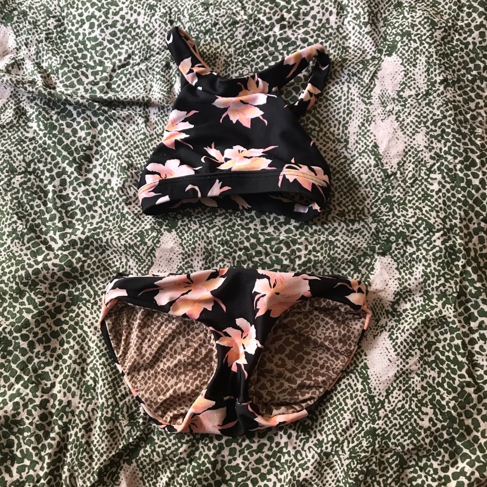 ✖️✖️SOLD✖️✖️ Acacia honey two piece in aloha