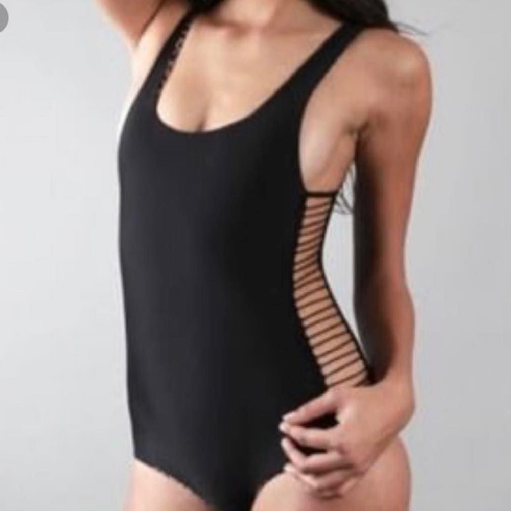 Acacia bourdeaux in storm