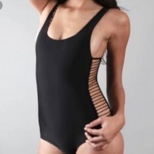 Acacia bourdeaux in storm