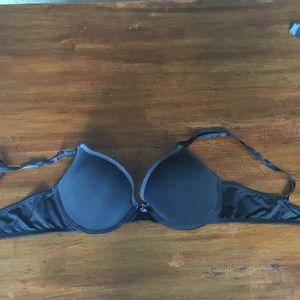 Maidenform Black bra with grey lining