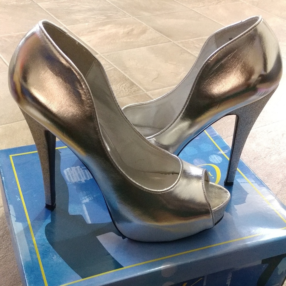 Silver Patent Leather Open Toe Platform Pumps