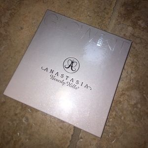 Anastasia Beverly Hills glow kit