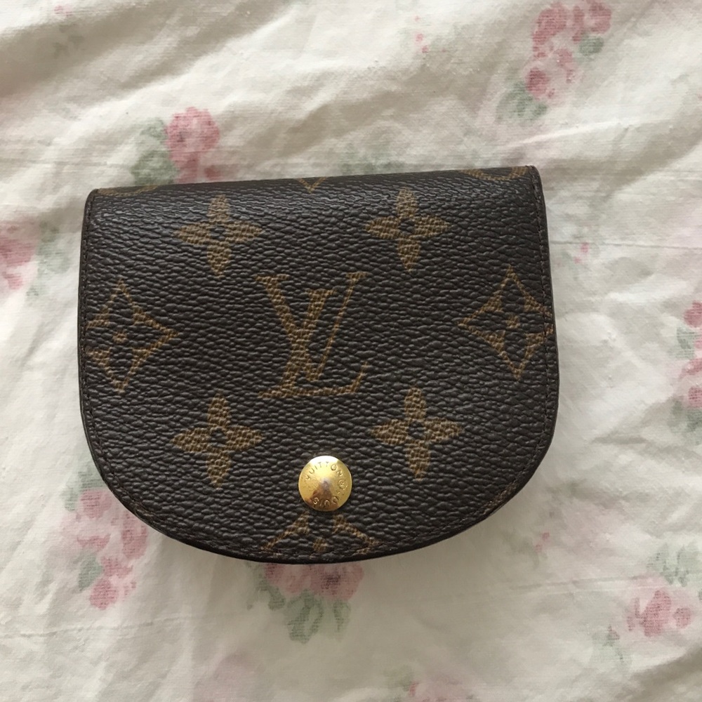 Luis Vuitton mini wallet