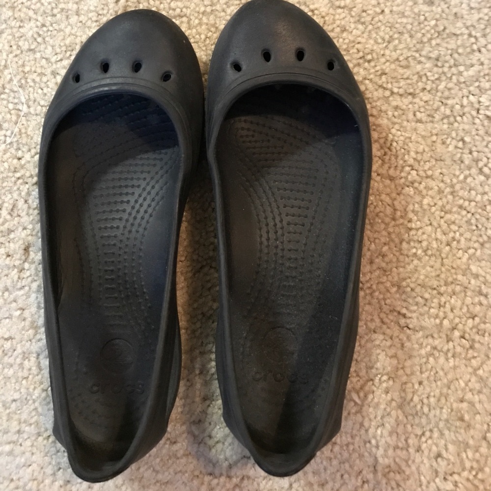 7W Black Crocs in okay condition.