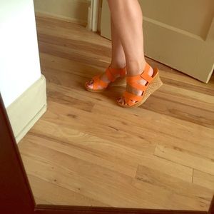 Orange MAXRave wedges.