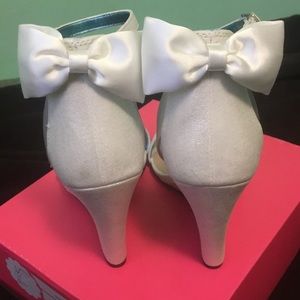 Betseyville Wedges
