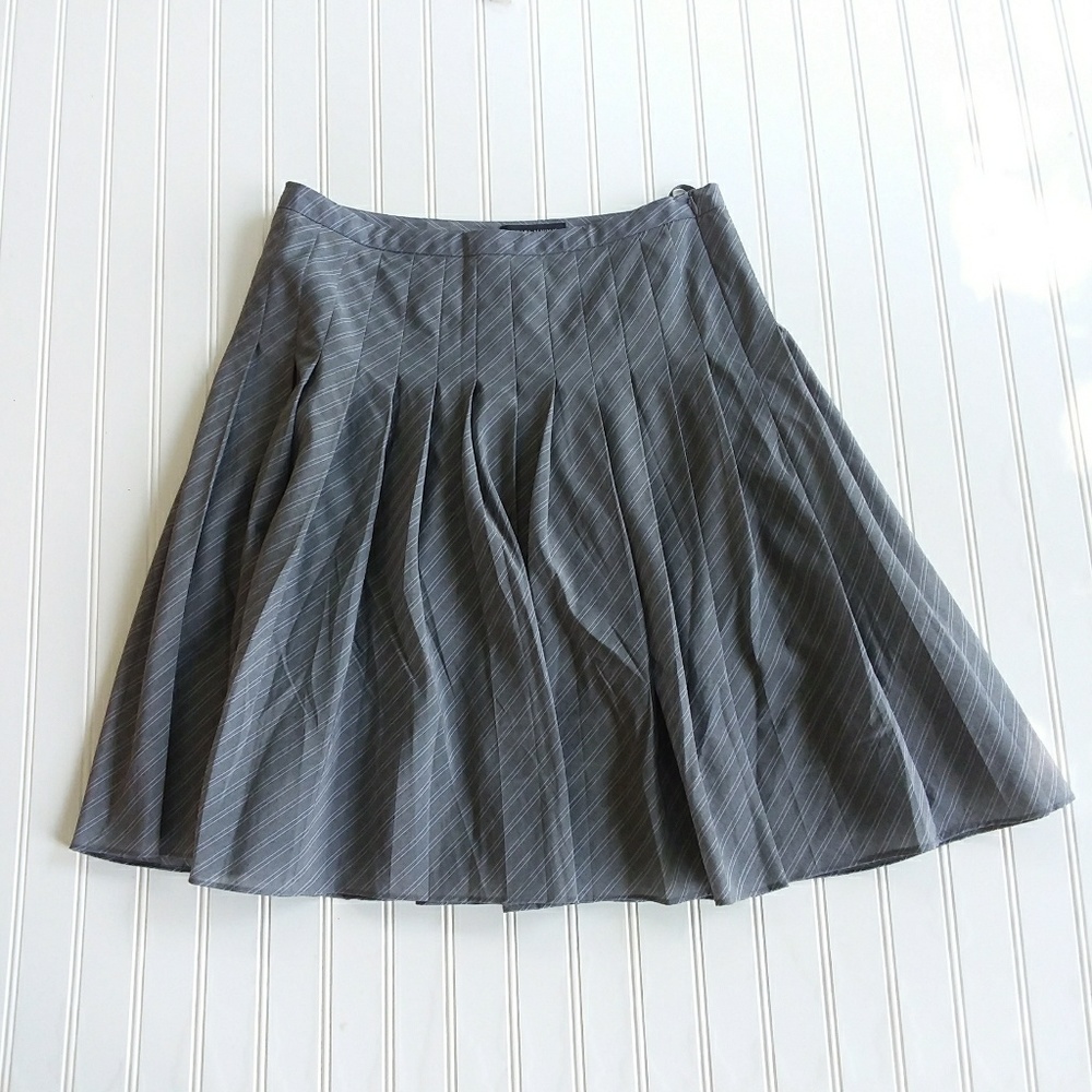 Banana Republic Pleated Lined Gray Skirt 10