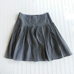 Banana Republic Pleated Lined Gray Skirt 10
