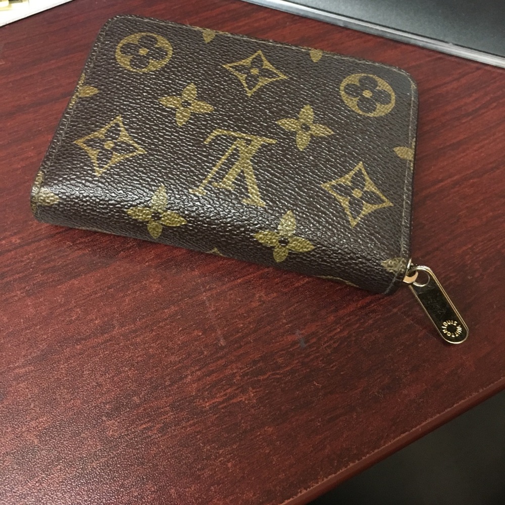 Louis Vuitton coin purse for sale!