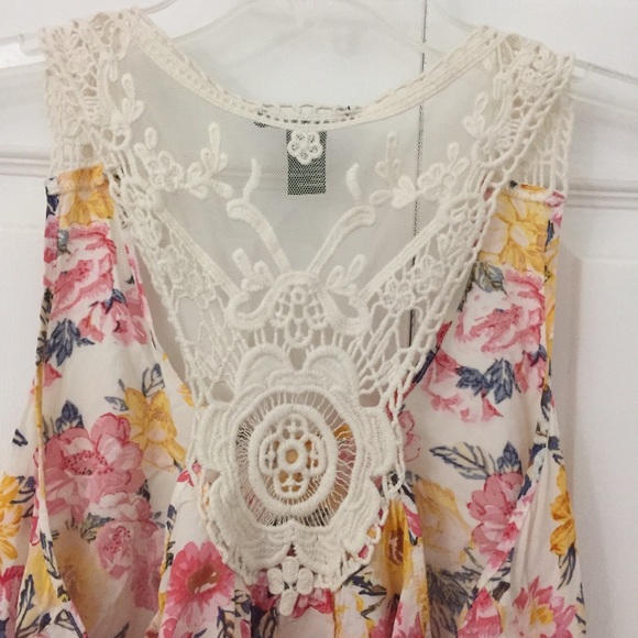 Forever 21 floral tank top - Picture 4 of 6