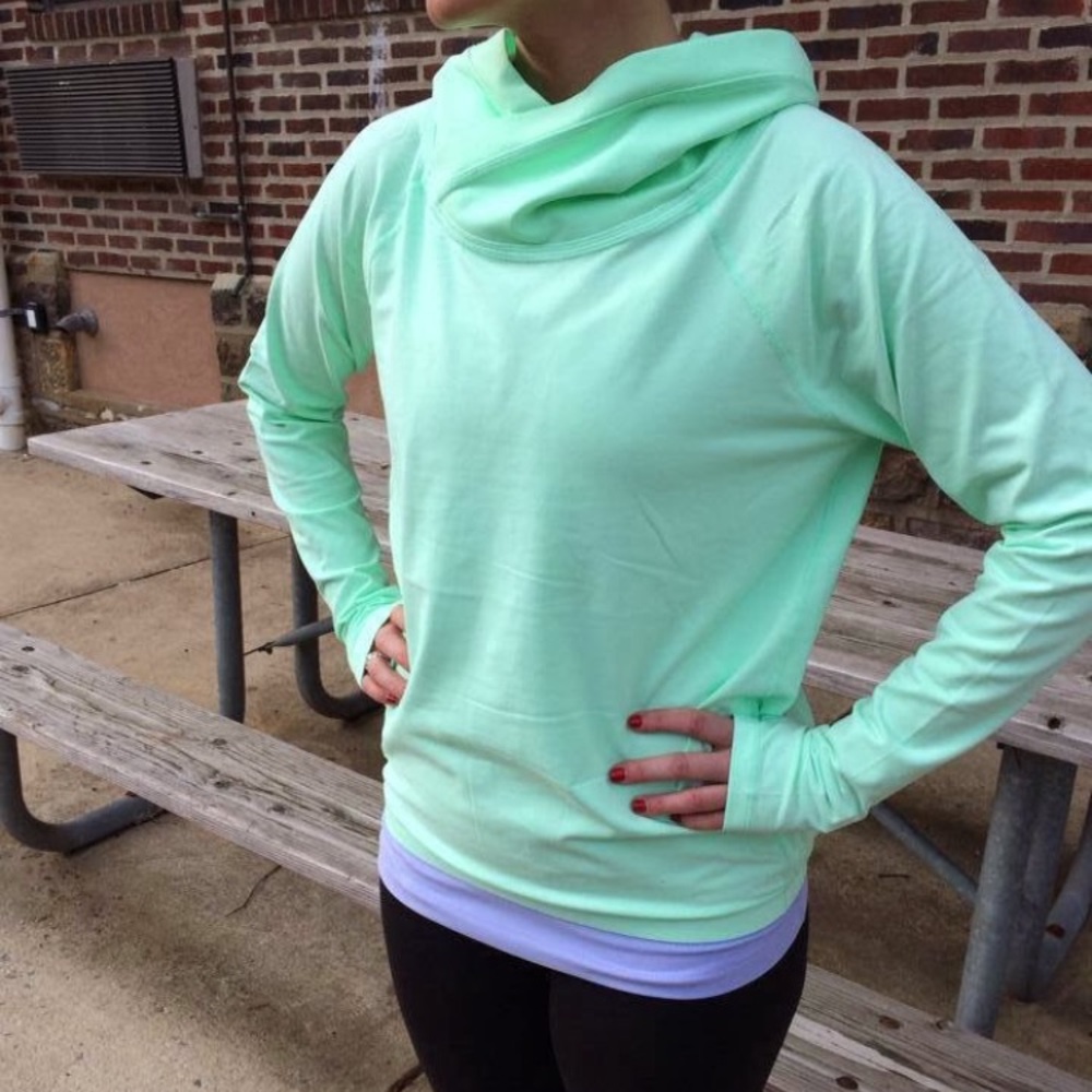 Lululemon mint pull over sweatshirt