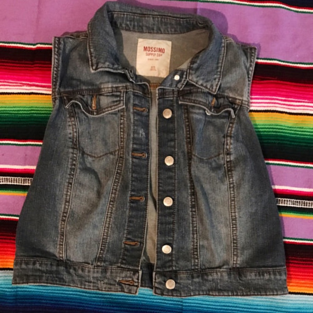 🤝 OFFERS Welcome! 🤝 Mossimo Blue Jean Vest
