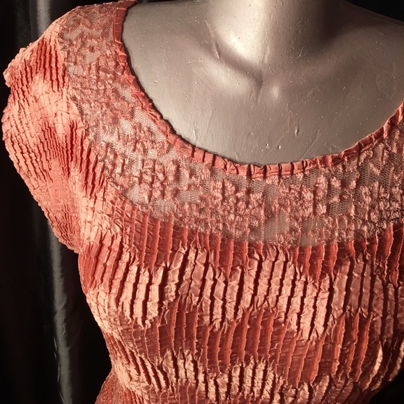 Peach top. - Picture 2 of 3