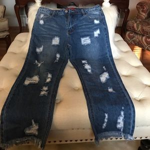 NWT distressed cropped jeans