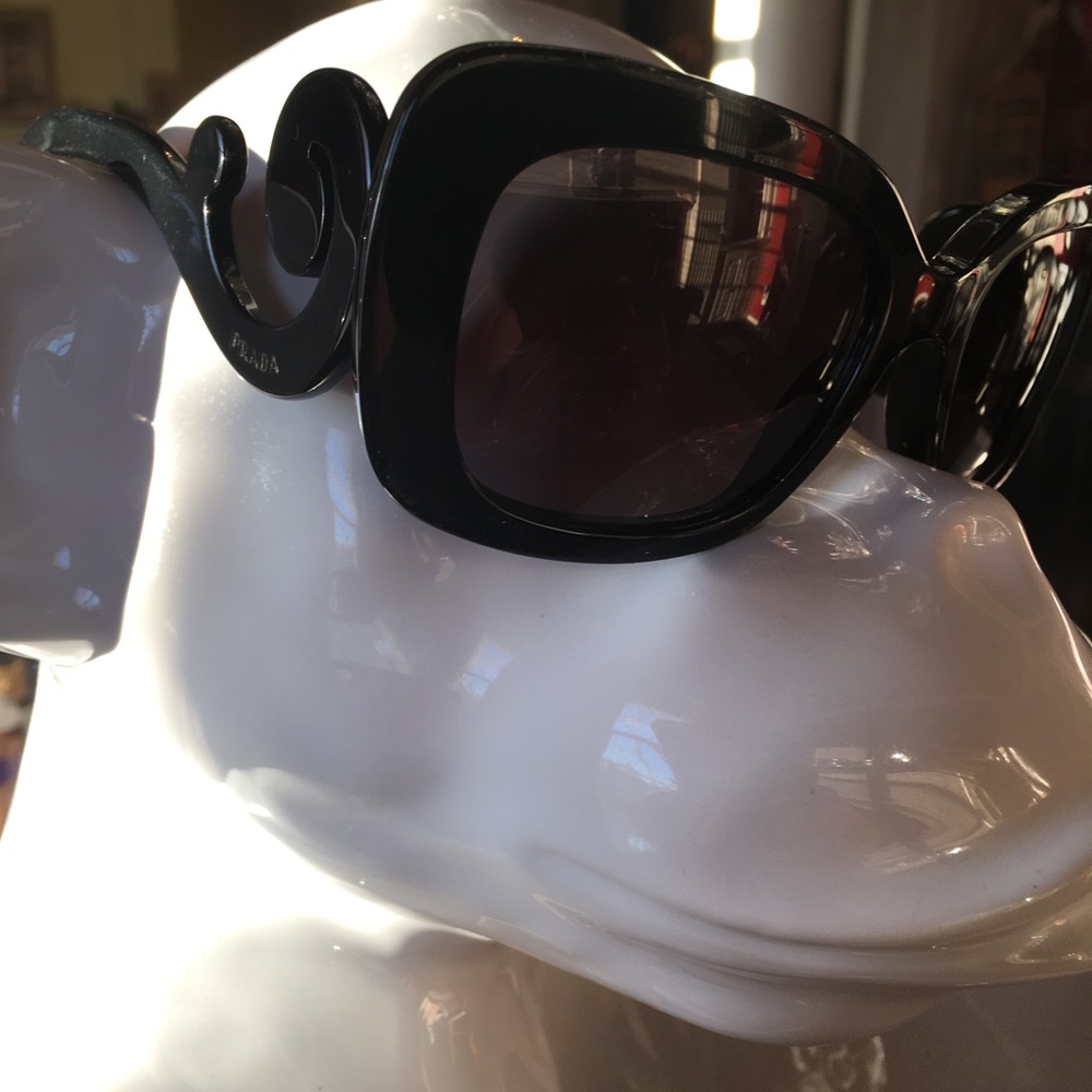 🕶☀️Super Saturday Prada Sunnies Sale!☀️🕶