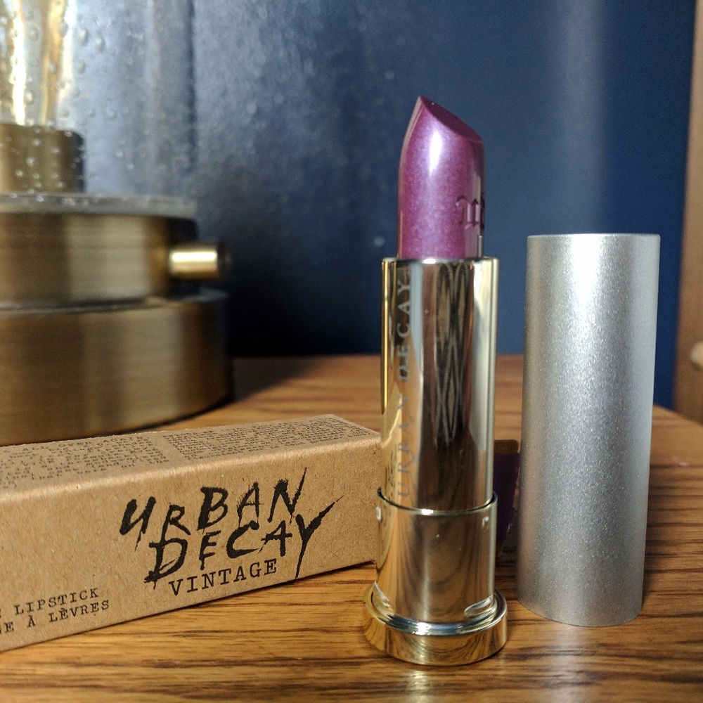 URBAN DECAY LE Vintage Lipstick - Plague