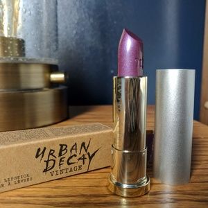 URBAN DECAY LE Vintage Lipstick - Plague